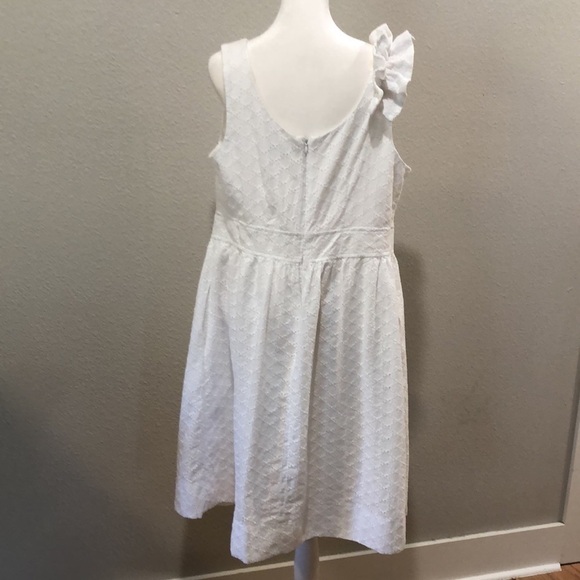 Dress Barn white eyelet, surplice front dress w/ruffle on one shoulder. Size 14 - Picture 2 of 11